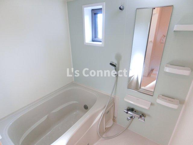 バス・シャワールーム　追焚き、浴室乾燥付きのお風呂。