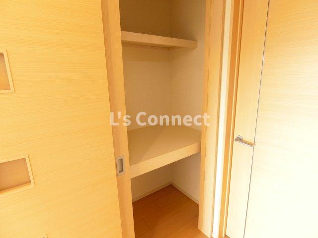 その他設備　ＬＤＫにも収納付き。