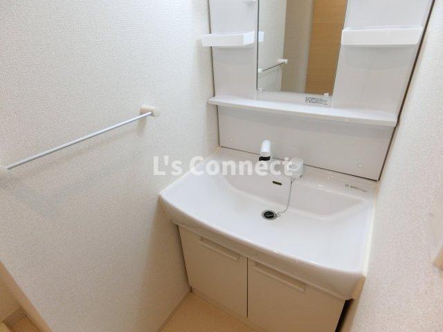 洗面設備　朝の支度もスムーズな独立洗面台。