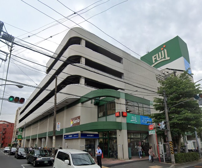スーパー　ＦＵＪＩ横浜南店（スーパー）まで409m