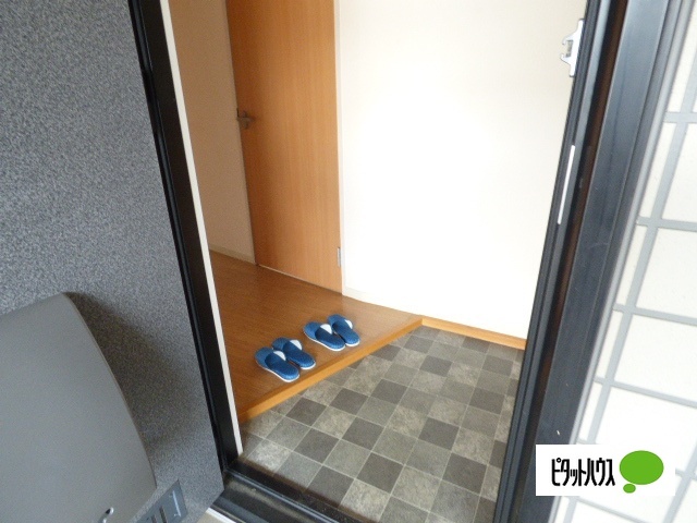 玄関　※写真は別のお部屋です。