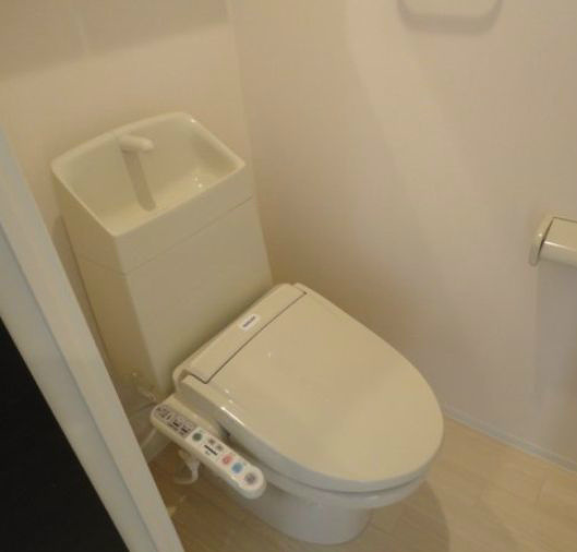 トイレ　ウォシュレット完備です。