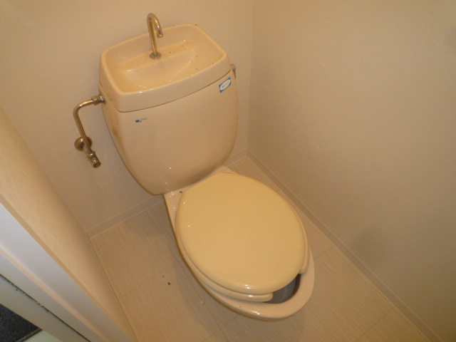 トイレ　シャワー付きトイレに変更