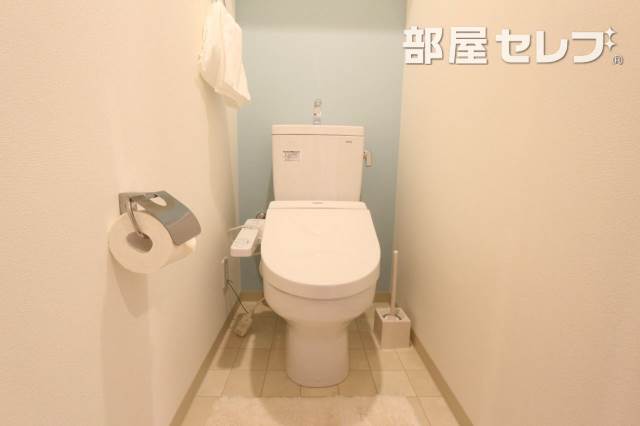 トイレ　３０１号室の写真になります。