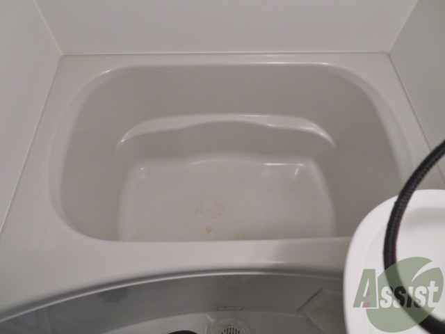 バス・シャワールーム　お風呂です。肩までゆっくりと浸かることができます。