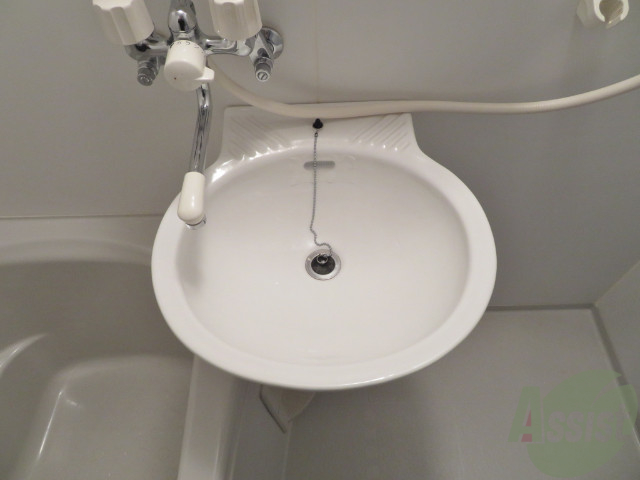 洗面設備　お風呂の洗い場です。清潔感にあふれています。