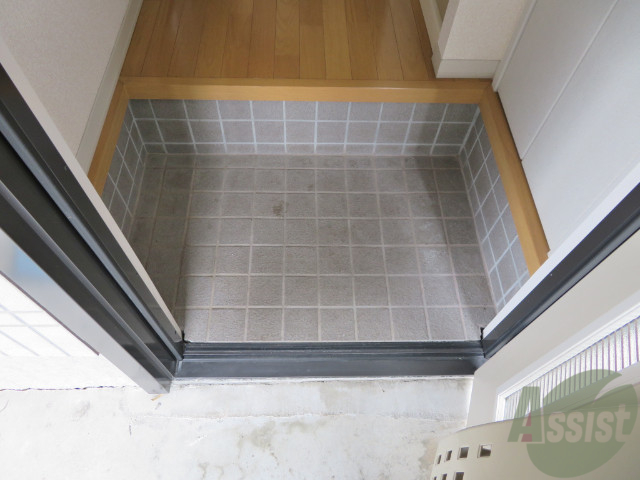 玄関　玄関です。玄関はだいぶ広い印象を受けました。