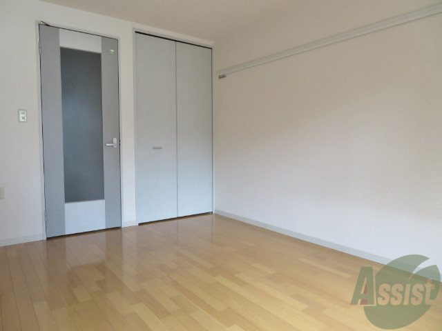 居室・リビング　リビングです。広くて、とても明るい間取りです。