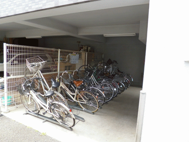 その他共有部分　屋根付きの駐輪場です。
