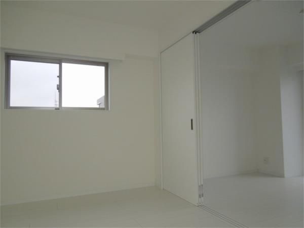 居室・リビング　■エアコン■24時間換気システム■２面採光■室内物干機