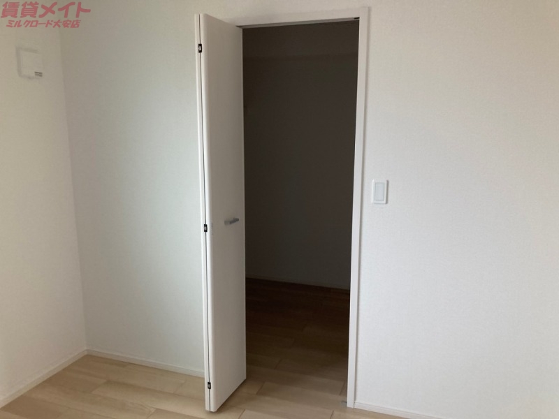 収納　別部屋反転写真です