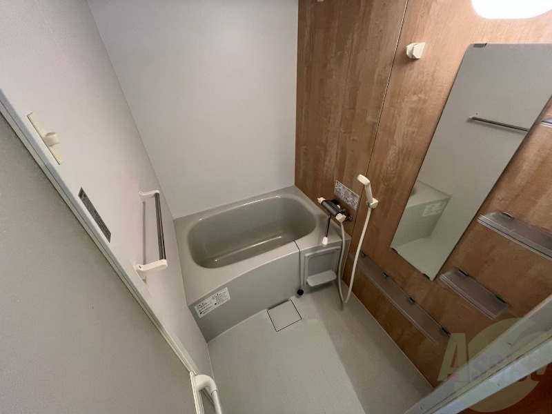 バス・シャワールーム　お風呂になります。一日の疲れを癒してくださいね。