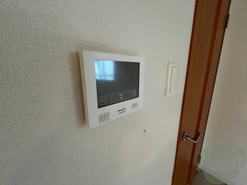 セキュリティ　ＴＶモニター付インターホンです。来客者の顔が見えるので安心！