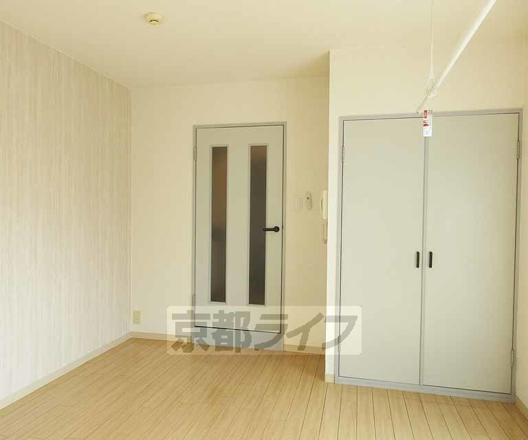 居室・リビング　明るい洋室です