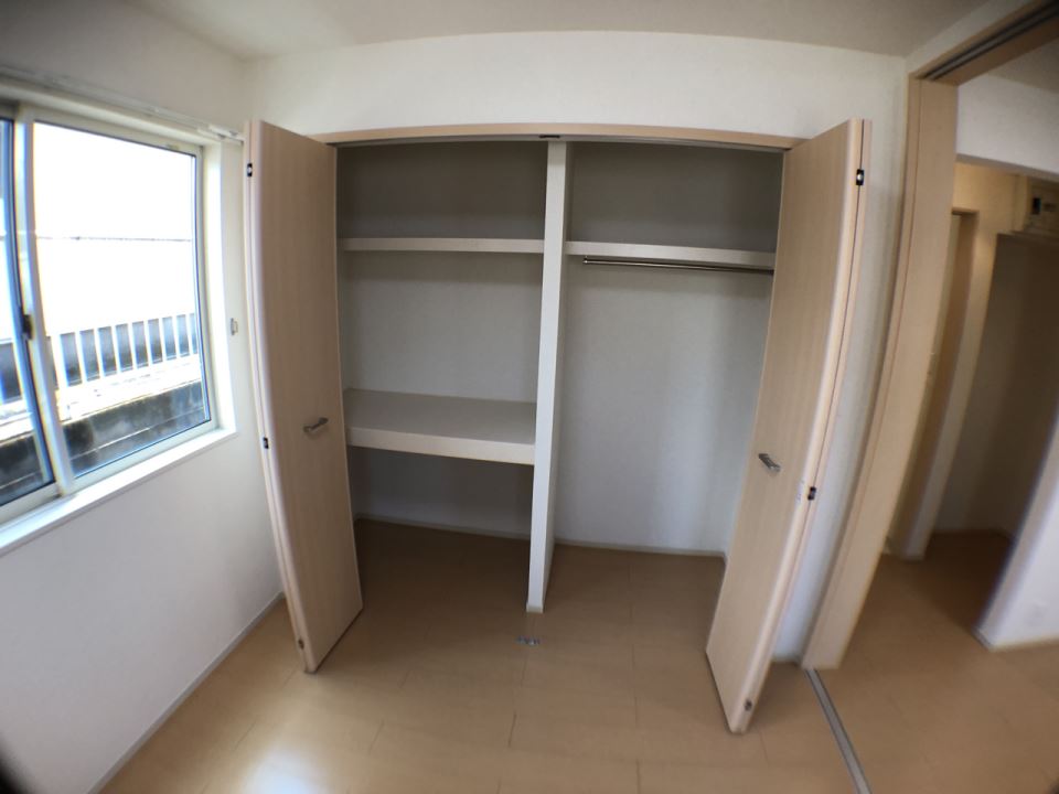 収納　ハンガーパイプ付きの収納です