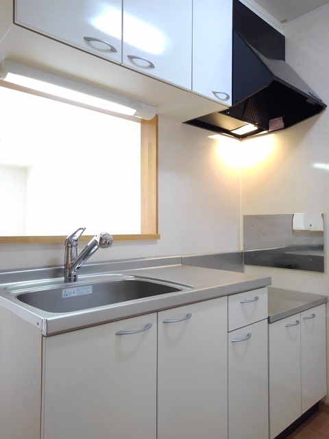 キッチン　人気の対面キッチンでお料理しながら洋室の様子が見れます☆