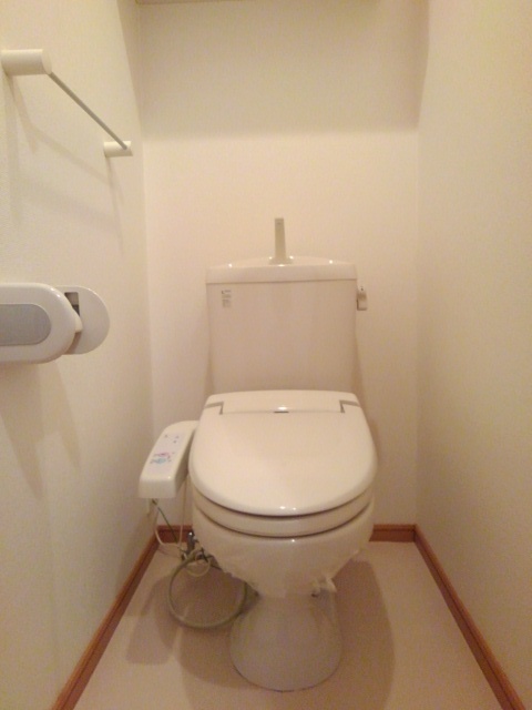 トイレ　温水洗浄便座つき！