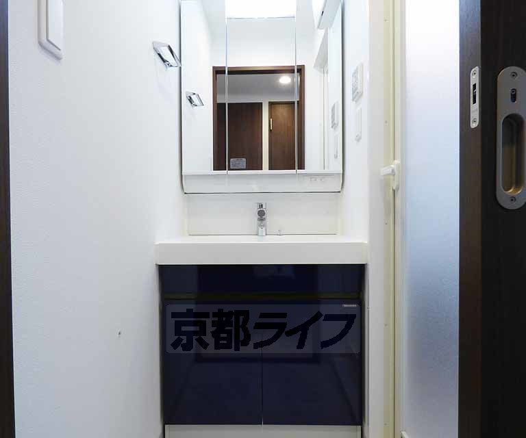 洗面設備　独立洗面台です。