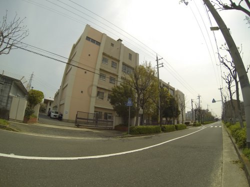 小学校　伊丹市立池尻小学校（小学校）まで635m