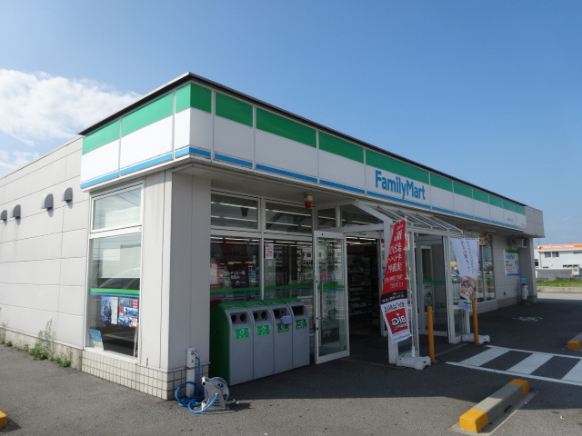 コンビニ　ファミリーマート（コンビニ）まで384m