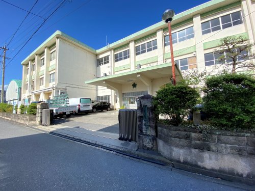 小学校　在良小学校（小学校）まで168m