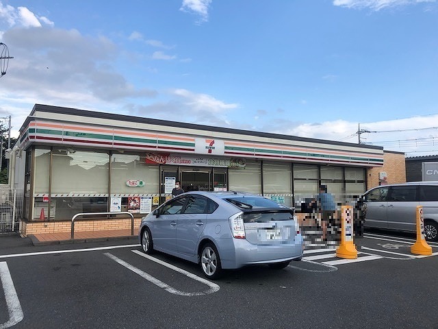 コンビニ　セブンイレブン（コンビニ）まで800m