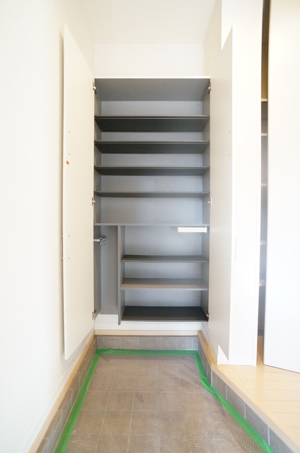 玄関　自慢のシューズを大切に、たくさん収納できますね♪