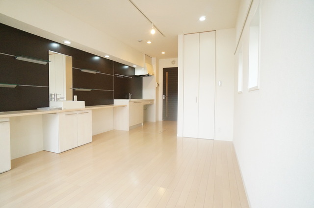 その他部屋・スペース　１０．８帖の広々居室！高級感のある室内です☆