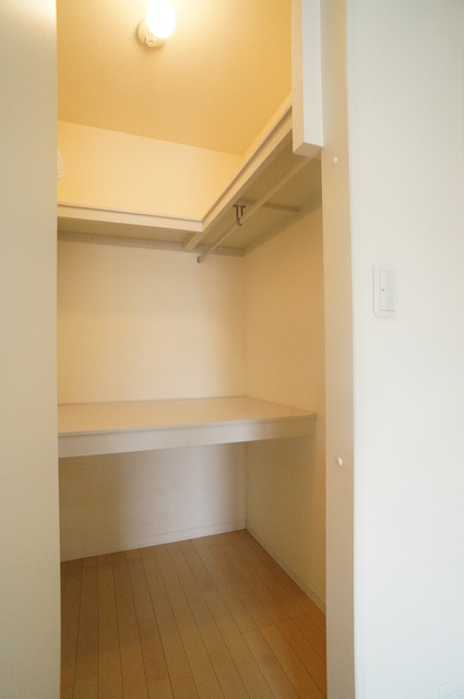 収納　奥行のあるウォークインクローゼットならお荷物多い方でも安心☆