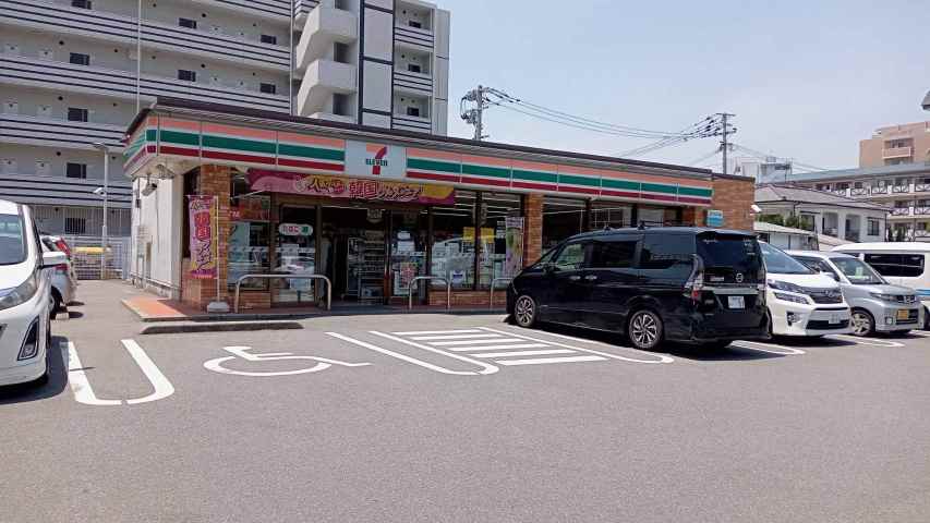 コンビニ　セブンイレブン博多板付7丁目店（コンビニ）まで369m