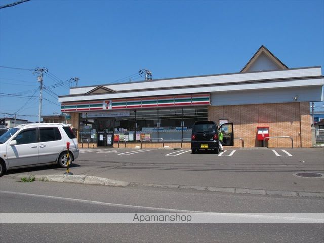 コンビニ　セブンイレブン（コンビニ）まで472m