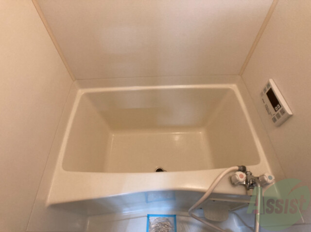 バス・シャワールーム　浴室は、この位のサイズ感。ゆったり浸かりましょう。