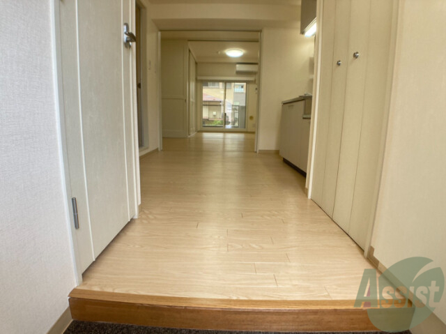 玄関　玄関から撮影しました。奥がお部屋になっています。