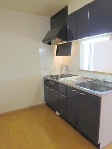 キッチン　コンロは嬉しい３口です！おつゆ系を保温しながらW調理可能！