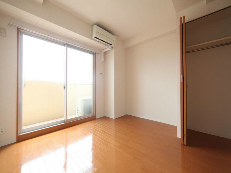 居室・リビング　洋室6.5帖　クローゼット付　南向きバルコニー