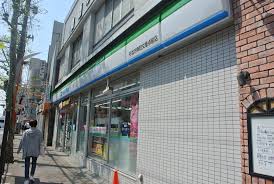 コンビニ　ファミリーマート 杉並方南町交差点前店（コンビニ）まで54m