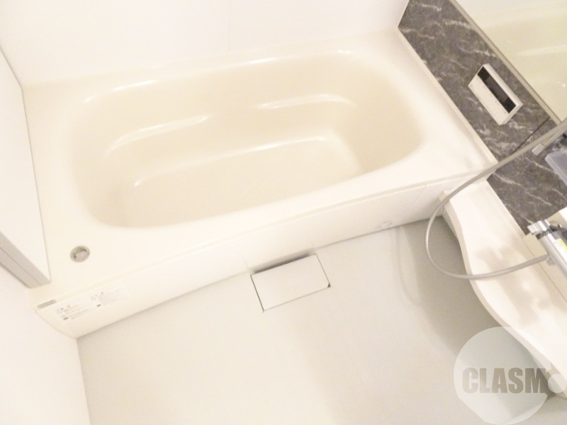 バス・シャワールーム　浴室乾燥機＆追焚機能付き広々バスルーム♪