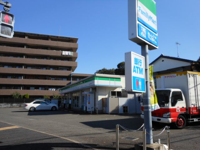 コンビニ　ファミリーマート（コンビニ）まで530m
