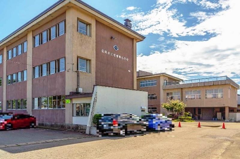 小学校　弘前市立桔梗野小学校（小学校）まで408m