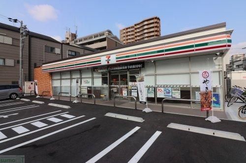 コンビニ　セブンイレブン大阪高殿2丁目店（コンビニ）まで320m