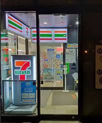 コンビニ　セブンイレブンDR西新宿ダイワロイネットホテル店（コンビニ）まで215m