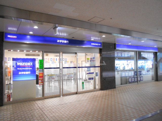 銀行　みずほ銀行 新浦安支店（銀行）まで1109m