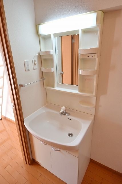 洗面設備　★忙しい朝に便利な独立洗面台です★