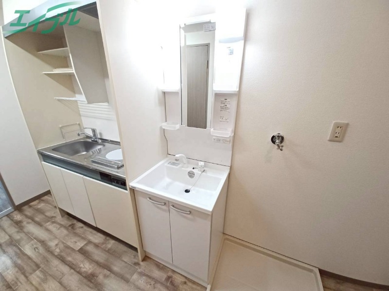 洗面設備　同型参考写真