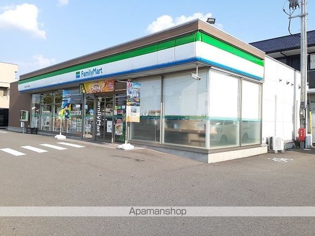 コンビニ　ファミリーマート小原田５丁目店（コンビニ）まで600m