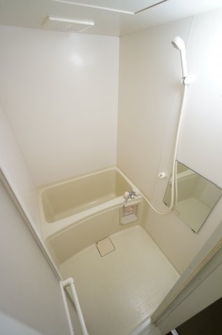 バス・シャワールーム　※同物件・反転タイプの写真です。