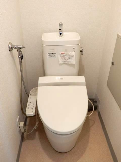 トイレ　温水洗浄便座