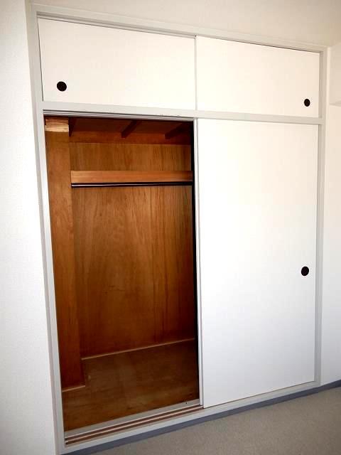 収納　クローゼット（洋室5.7帖側）