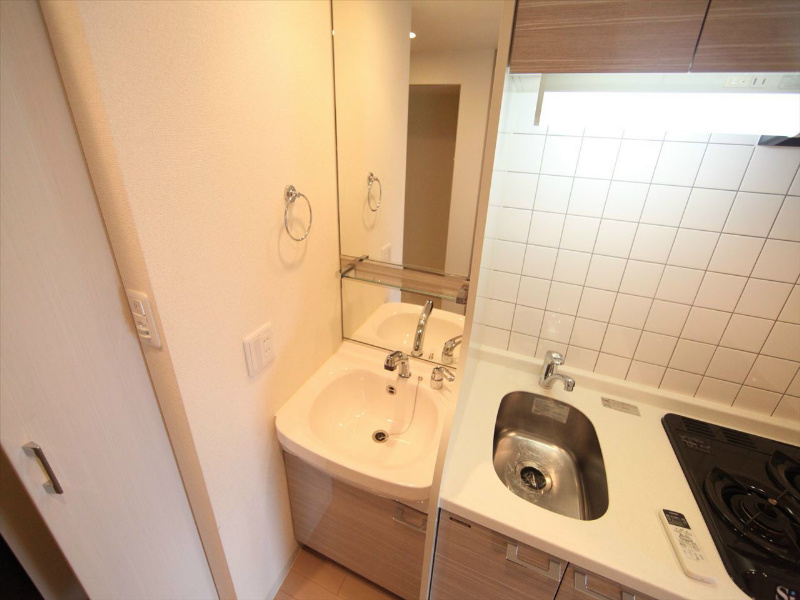 洗面設備　独立洗面台付（シャンプードレッサー付）