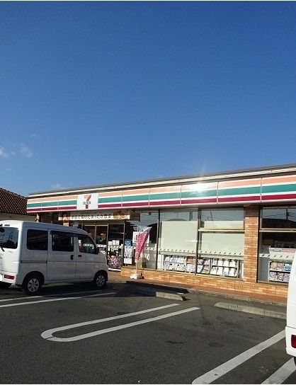 コンビニ　セブンイレブン（コンビニ）まで800m